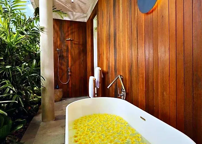 Splendor 7 Bedroom With Private Pool Villa Canggu (Bali)